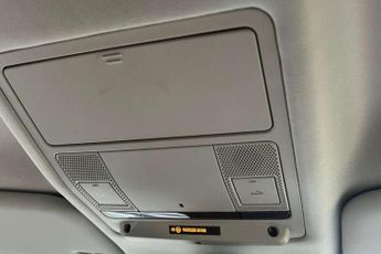 Land Rover Defender 3.0 D250 Hard Top SE Auto [3 Seat]