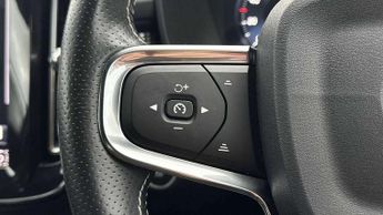 Volvo XC40 2.0 T4 R DESIGN 5dr AWD Geartronic