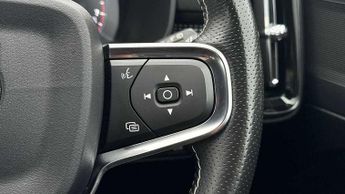 Volvo XC40 2.0 T4 R DESIGN 5dr AWD Geartronic