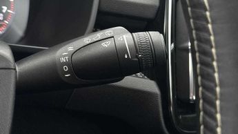 Volvo XC40 2.0 T4 R DESIGN 5dr AWD Geartronic