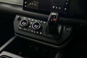 Land Rover Defender 3.0 D250 Hard Top HSE Auto