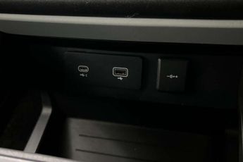 Land Rover Defender 3.0 D250 Hard Top HSE Auto