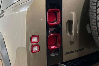 Land Rover Defender 3.0 D250 Hard Top HSE Auto