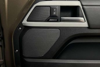 Land Rover Defender 3.0 D250 Hard Top HSE Auto