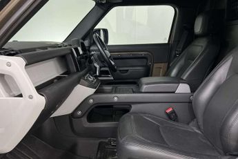 Land Rover Defender 3.0 D250 Hard Top HSE Auto