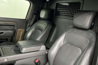 Land Rover Defender 3.0 D250 Hard Top HSE Auto