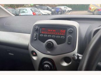 Toyota Aygo 1.0 VVT-i X-Play 5dr x-shift