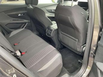 Peugeot 3008 1.6 Hybrid 180 Active 5dr e-EAT8