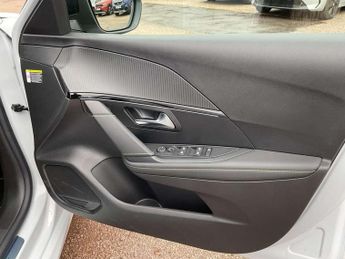 Peugeot 208 1.2 Hybrid 110 GT 5dr e-DSC6