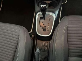 Toyota Yaris 1.5 Hybrid Design 5dr CVT