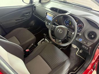 Toyota Yaris 1.5 Hybrid Design 5dr CVT
