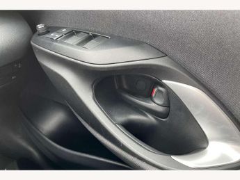 Toyota Yaris 1.5 Hybrid Design 5dr CVT