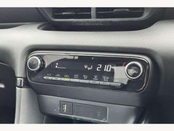 Toyota Yaris 1.5 Hybrid Design 5dr CVT