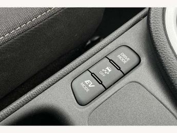 Toyota Yaris 1.5 Hybrid Design 5dr CVT