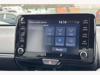 Toyota Yaris 1.5 Hybrid Design 5dr CVT