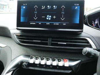 Peugeot 3008 1.2 Hybrid 136 Allure Premium+ 5dr e-DSC6