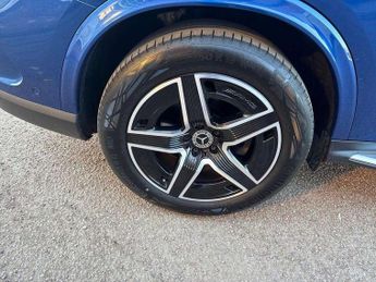Mercedes-Benz GLC GLC 300 4Matic AMG Line 5dr 9G-Tronic