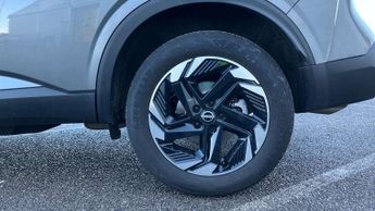 Nissan Qashqai 1.3 DiG-T MH N-Connecta 5dr