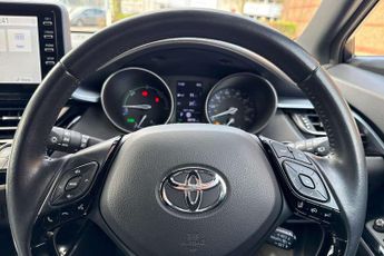 Toyota C-HR 1.8 Hybrid Design 5dr CVT