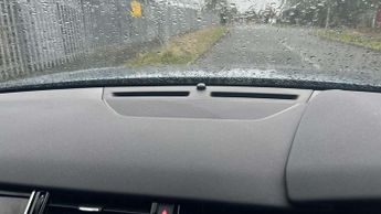 Land Rover Range Rover Velar 2.0 D240 R-Dynamic HSE 5dr Auto