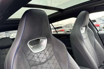 Volkswagen Passat Estate 1.5 TSI eHybrid 272 R-Line 5dr DSG