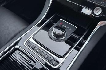 Jaguar XE 2.0 Ingenium R-Sport 4dr Auto