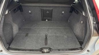 Volvo XC40 2.0 B4P Ultimate Dark 5dr Auto