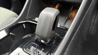 Volvo XC40 2.0 B4P Plus Dark 5dr Auto