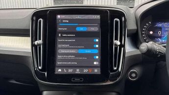 Volvo XC40 2.0 B4P Plus Dark 5dr Auto