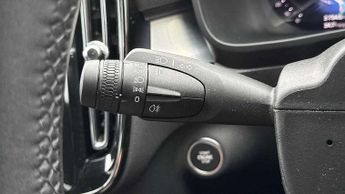 Volvo XC40 2.0 B4P Plus Dark 5dr Auto