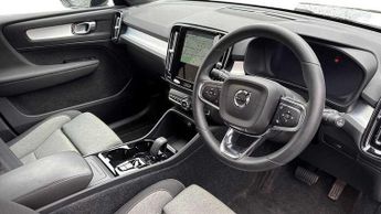 Volvo XC40 2.0 B4P Plus Dark 5dr Auto