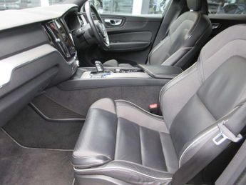 Volvo XC60 2.0 B5P [250] R DESIGN 5dr AWD Geartronic