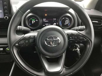 Toyota Yaris 1.5 Hybrid Design 5dr CVT