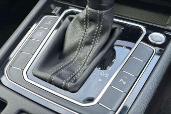 Volkswagen Passat Estate 2.0 TDI EVO SCR R-Line 5dr DSG