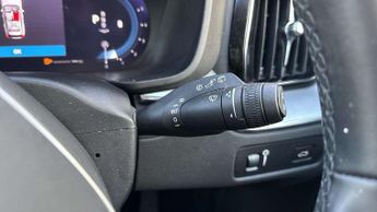 Volvo XC60 2.0 B5P Momentum 5dr AWD Geartronic