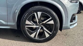 Volvo XC90 2.0 B5D [235] Plus Dark 5dr AWD Geartronic