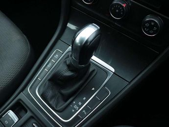 Volkswagen Golf 1.6 TDI SE [Nav] 5dr DSG