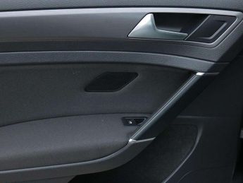 Volkswagen Golf 1.6 TDI SE [Nav] 5dr DSG