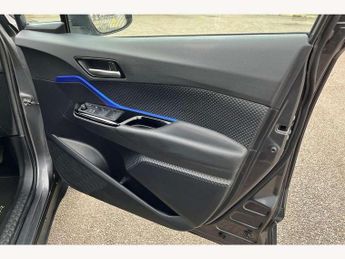 Toyota C-HR 2.0 Hybrid Dynamic 5dr CVT