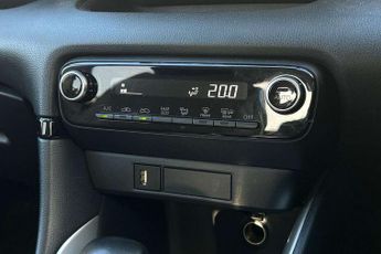 Toyota Yaris 1.5 Hybrid Design 5dr CVT