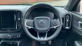 Volvo XC40 2.0 T4 R DESIGN 5dr Geartronic