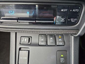 Toyota Auris 1.8 Hybrid Business Edition 5dr CVT