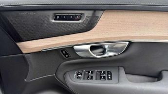 Volvo XC90 2.0 B5P Plus Dark 5dr AWD Geartronic