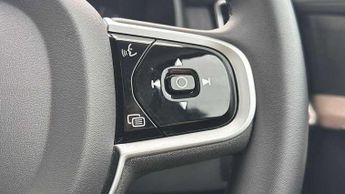 Volvo XC90 2.0 B5P Plus Dark 5dr AWD Geartronic