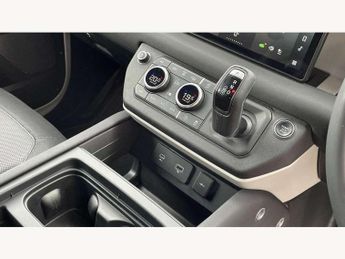 Land Rover Defender 3.0 D250 X-Dynamic SE 90 3dr Auto