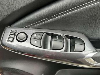 Nissan Juke 1.6 Hybrid N-Connecta 5dr Auto