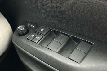 Toyota Yaris 1.5 Hybrid Excel 5dr CVT