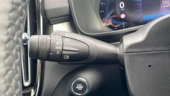 Volvo XC40 2.0 B3P Plus Dark 5dr Auto