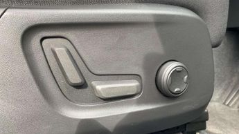 Volvo XC40 2.0 B3P Plus Dark 5dr Auto