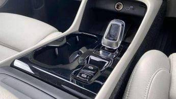Volvo XC40 2.0 B4P Ultra Dark 5dr Auto